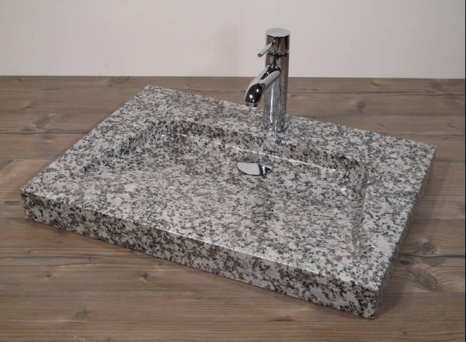Naturstein Waschbecken Granit Lovely-grey Armatur Piper